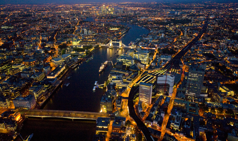 Illustration for article titled Spectacular Night Photography of London Causes Awe, Vertigo